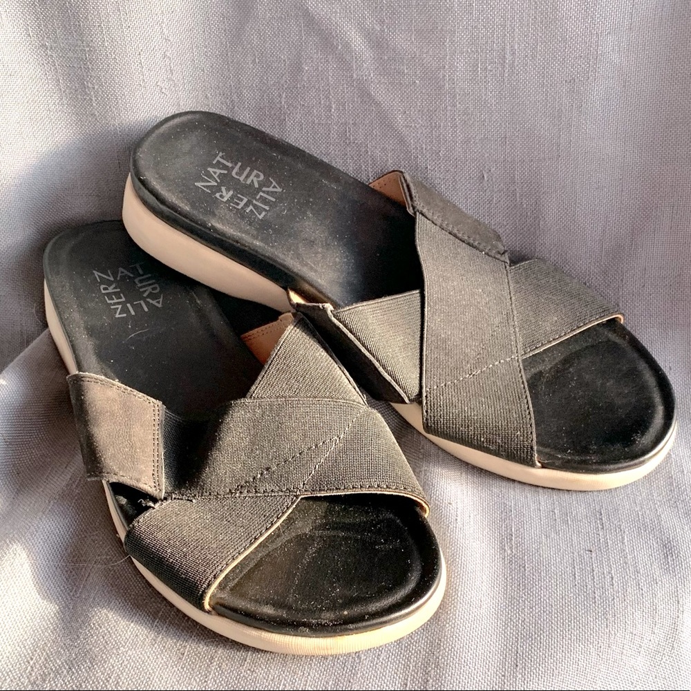 Naturalizer black flat sandals size 8 criss cross elastic with suede trim